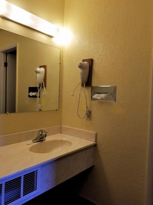 Regency Inn image 14